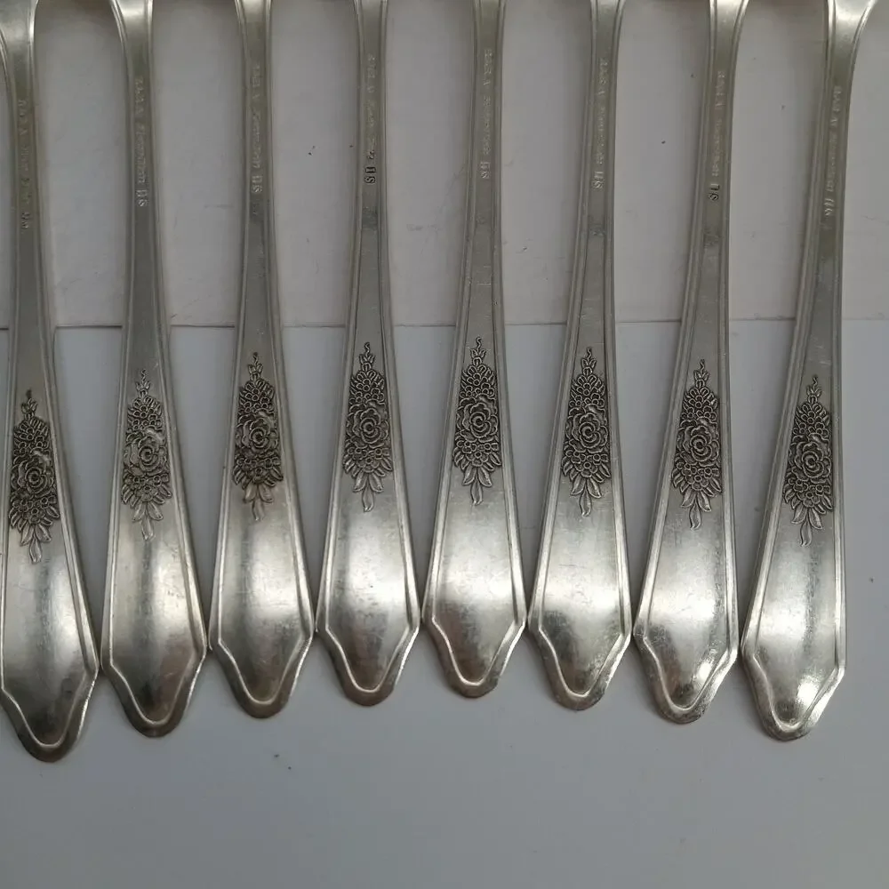 8X DF Vtg Manor Plate Triple Rose Rosedale Dinner Forks Silverplate